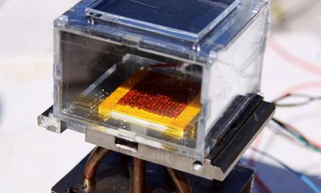 Device pulls water from dry air, powered only by the sun
